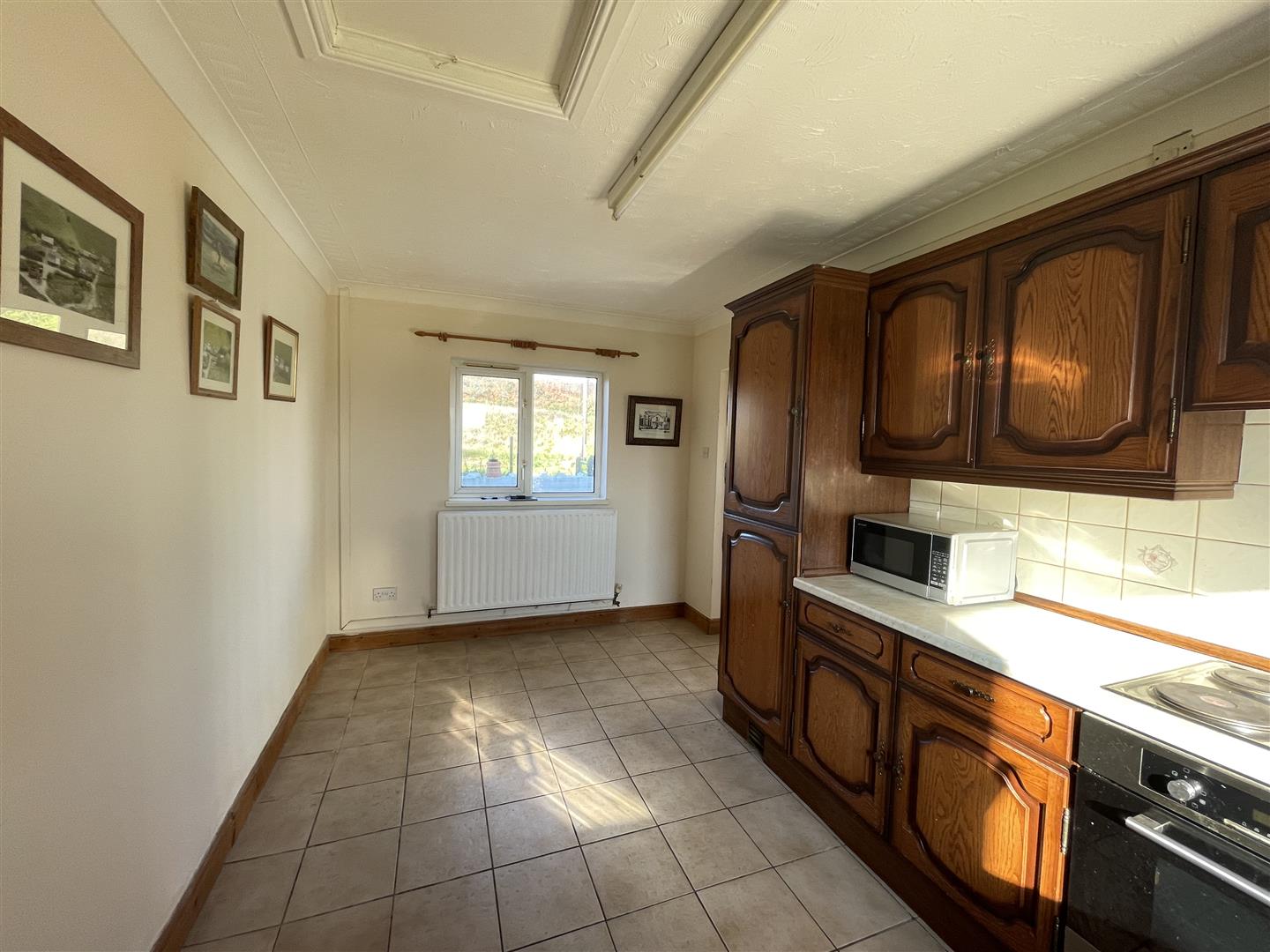 KITCHEN / LIVING ROMM